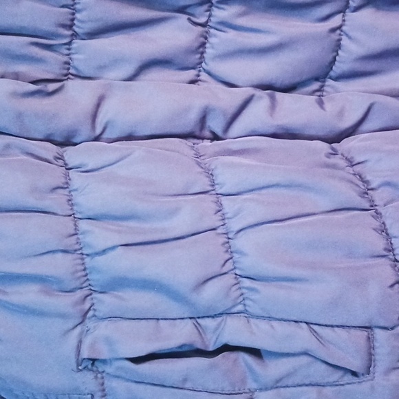 Weatherproof  puffy large blue jacket on rack - Picture 2 of 8